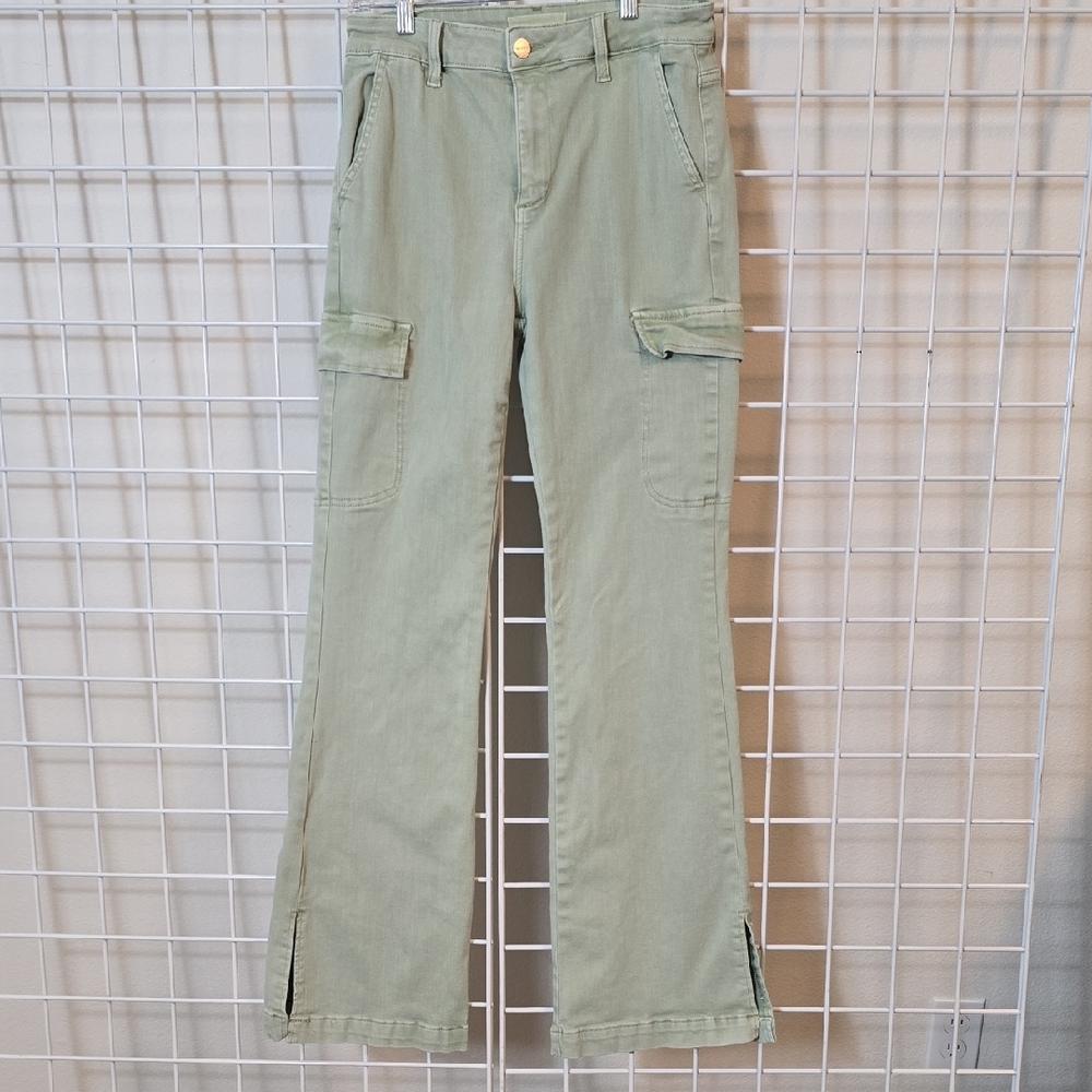 Risen Women's Flare Cargo Jeans‎ in Sage Green Size 9/29